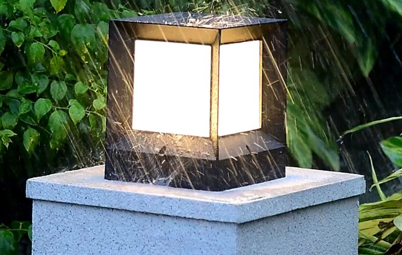 Đèn trụ, cột cổng ngoài trời ô vuông hiện đại