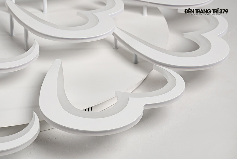 Đèn LED ốp trần trang trí 9 cánh trái tim C262