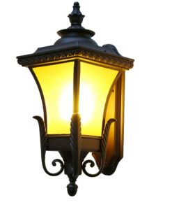 Đèn tường ngoài trời cổ điển