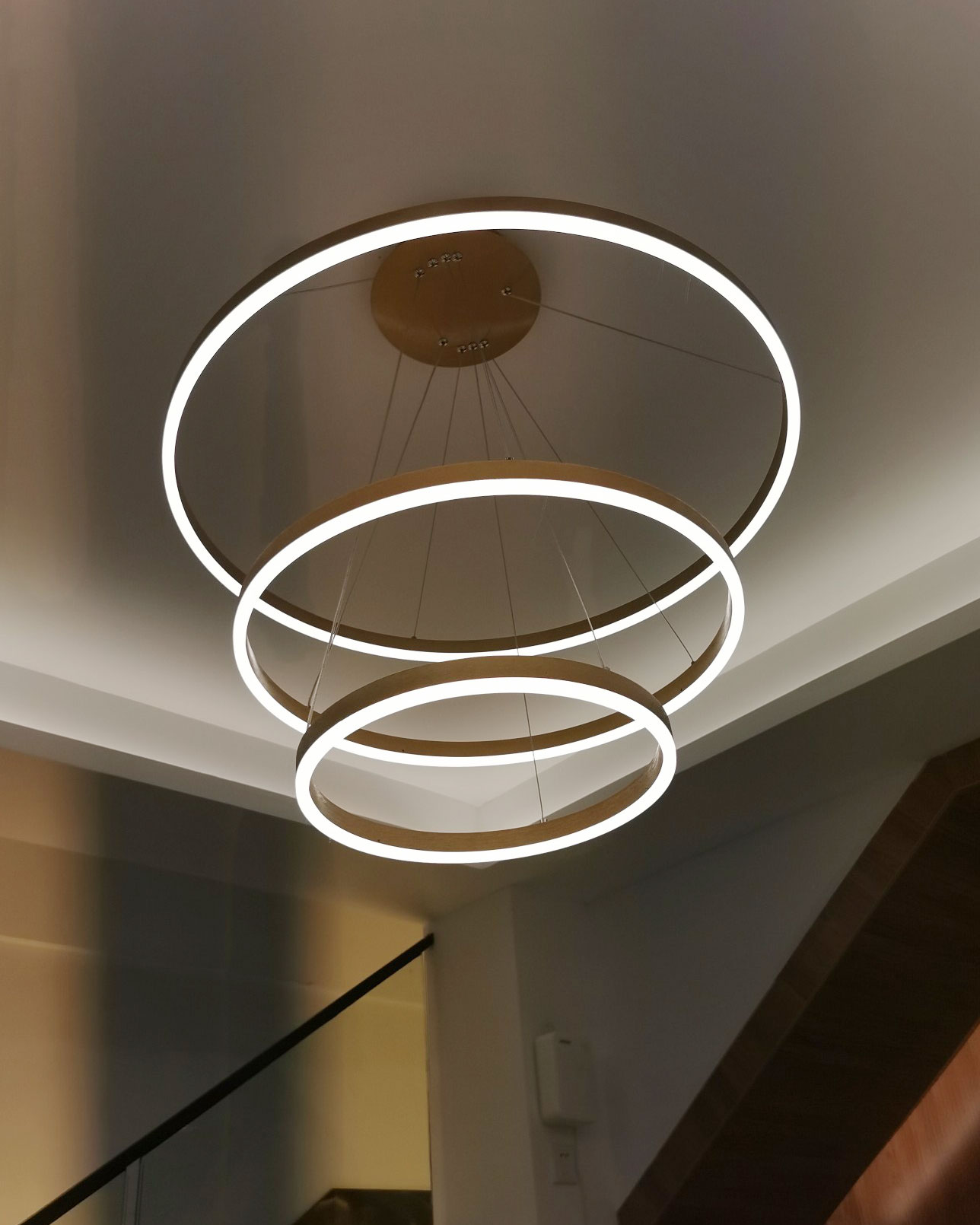 đèn thả led 3 vòng tròn xi vàng hiện đại