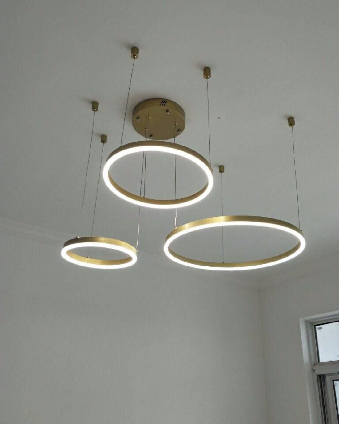 đèn thả led 4 vòng tròn xi vàng hiện đại
