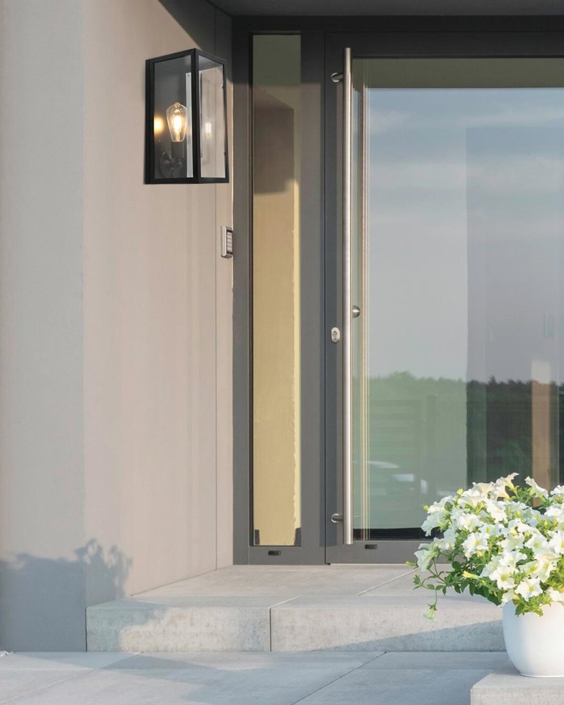 Đèn tường ngoài trời khung sắt đơn giản GTCN 168