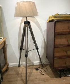 Đèn cây đứng 3 gỗ hiện đại Venus KD2107F