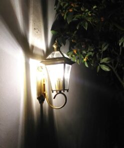 đèn tường ngoài trời cổ điển