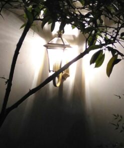 đèn tường ngoài trời cổ điển