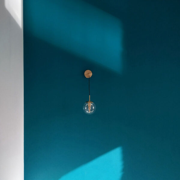 Đèn gắn tường hiện đại quả cầu thủy tinh