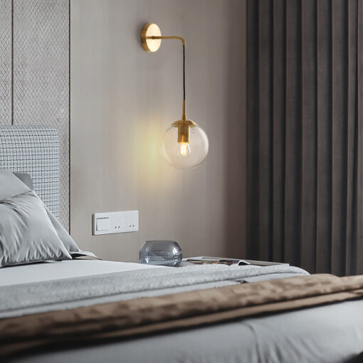 Đèn gắn tường hiện đại quả cầu thủy tinh