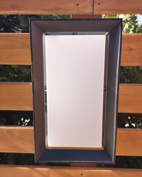 Đèn tường trang trí ngoài trời khối vuông hiện đại