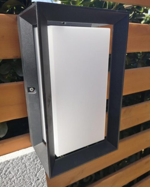 Đèn tường trang trí ngoài trời khối vuông hiện đại