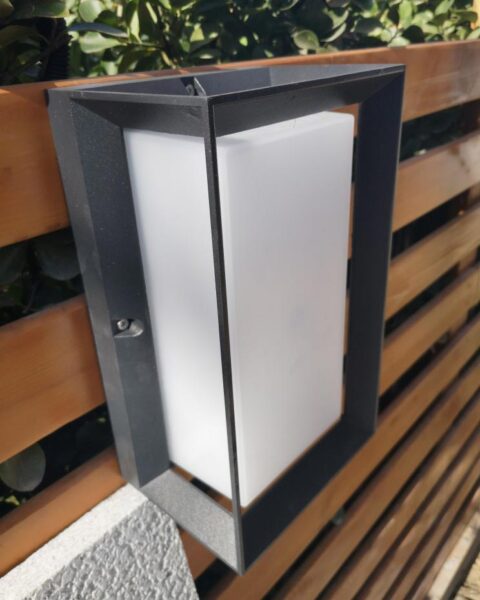 Đèn tường trang trí ngoài trời khối vuông hiện đại