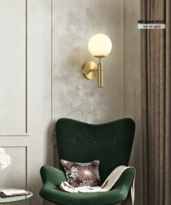 Đèn gắn tường trang trí thân vàng quả cầu thủy tinh Q222