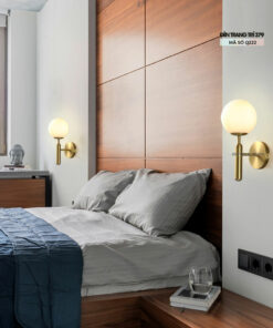 Đèn gắn tường trang trí thân vàng quả cầu thủy tinh Q222