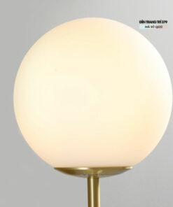 Đèn gắn tường trang trí thân vàng quả cầu thủy tinh Q222