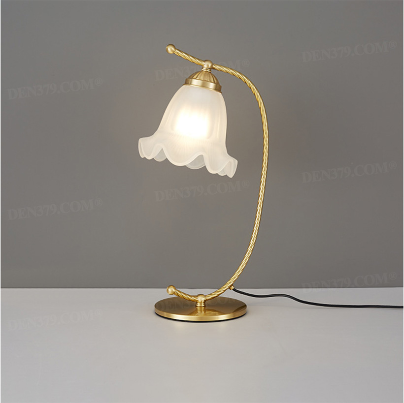 Đèn để bàn chụp thủy tinh bông hoa cách điệu 67276